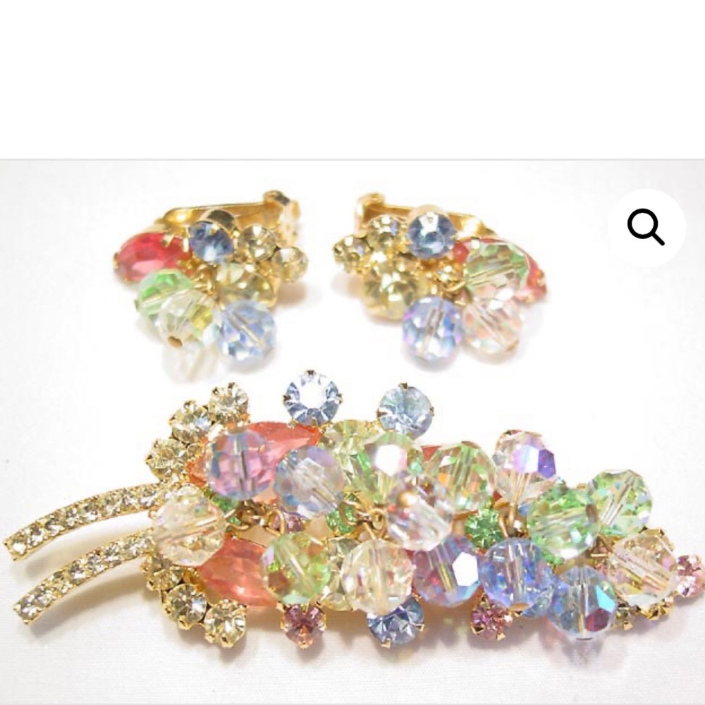 Stunning🤩Vintage Gorgeous Pastel D&E (Juliana) Encrusted Leaf Pin and Earrings